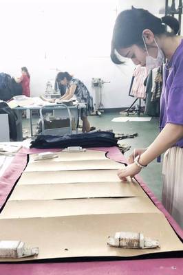 報考服裝專業(yè)部，時尚T臺為你而設(shè)——服裝制作全攻略